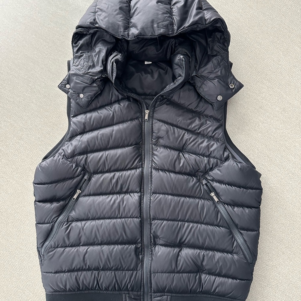 Men’s Lululemon Black Puffer Vest sz. Small